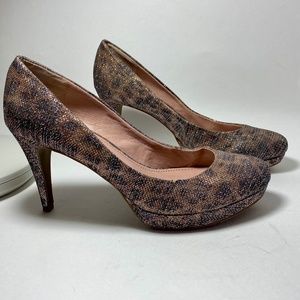 VINCE CAMUTO Embossed ShimmerLeopard Pumps Sz 10 NWOT